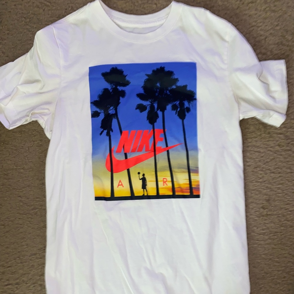 Mens Nike Graphic Tee